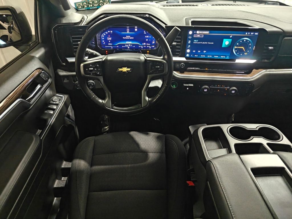 2022 Chevrolet Silverado 1500 LT photo 3