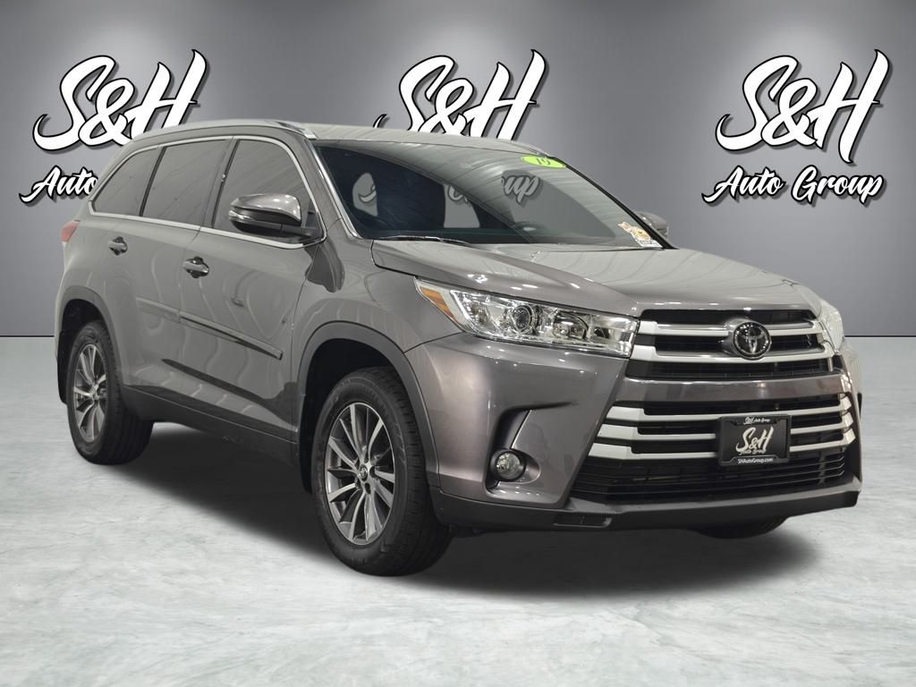 2019 Toyota Highlander XLE photo 2