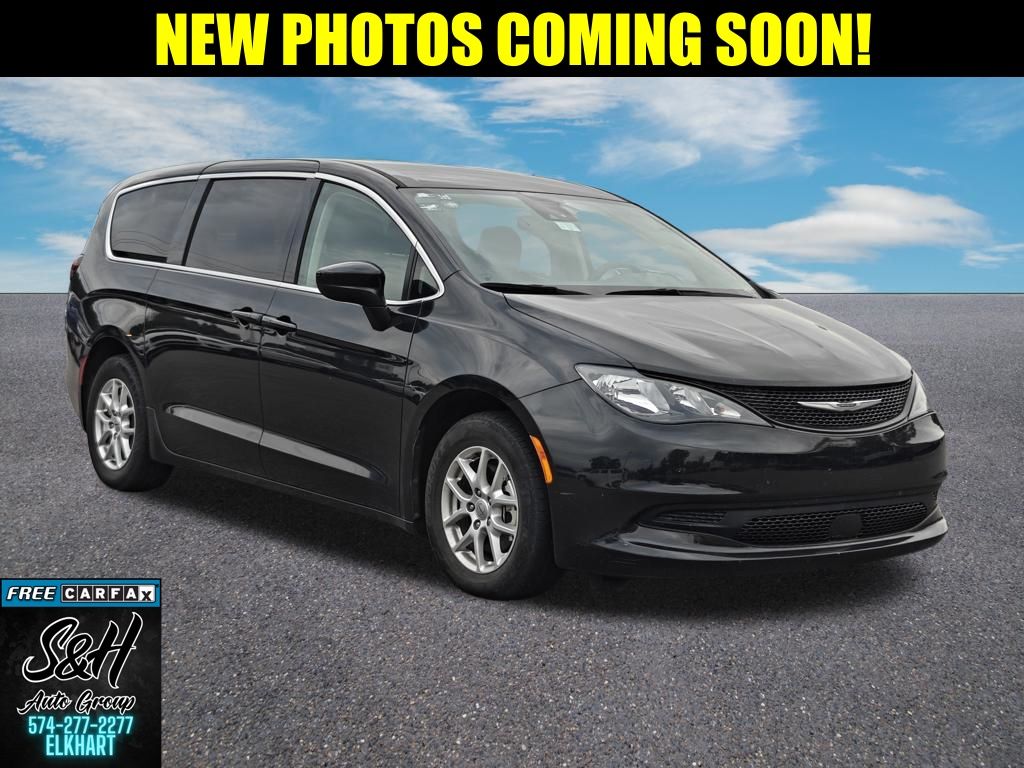 2023 Chrysler Voyager LX's photo