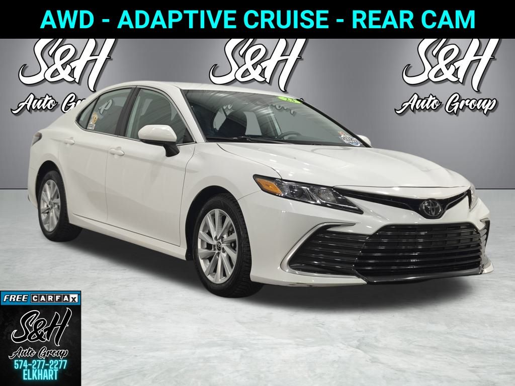 2023 Toyota Camry LE's photo