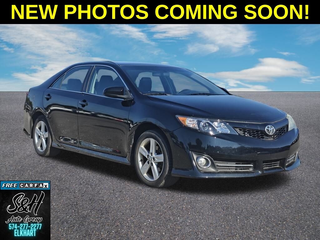 Used 2014 Toyota Camry SE Sedan