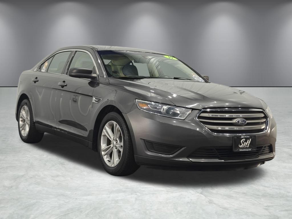 2019 Ford Taurus SE photo 2