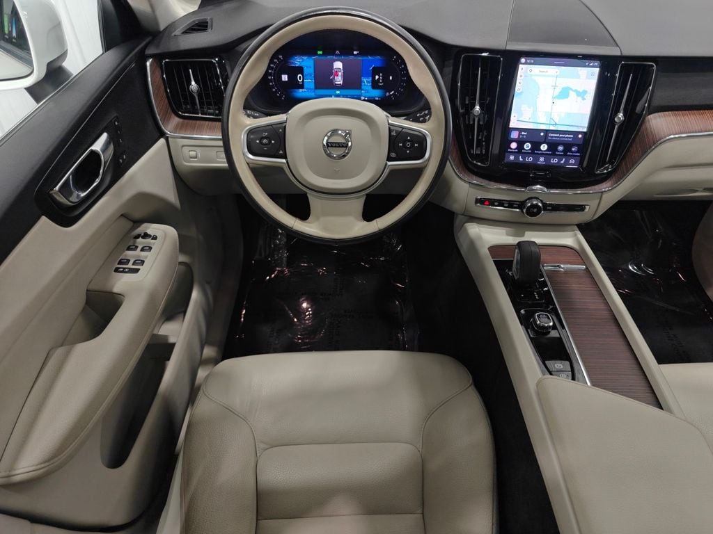 Used 2022 Volvo XC60 B5 Momentum SUV