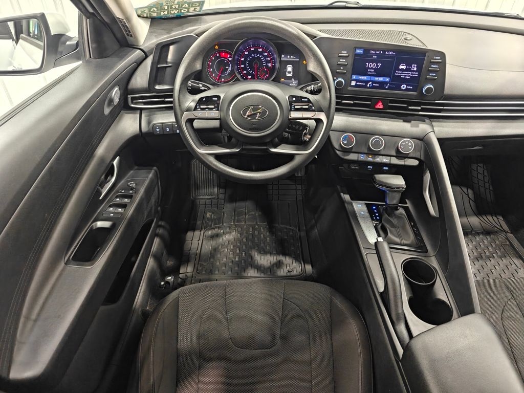 Used 2021 Hyundai Elantra SE Sedan