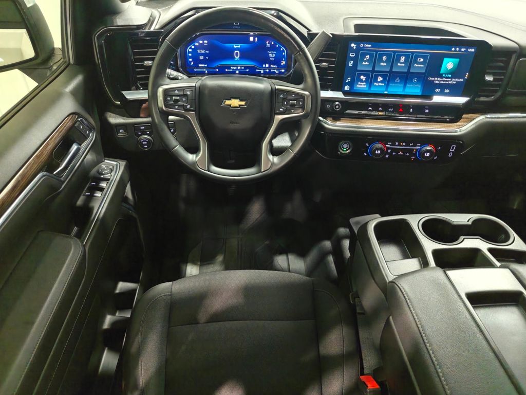 2023 Chevrolet Silverado 1500 LT photo 3