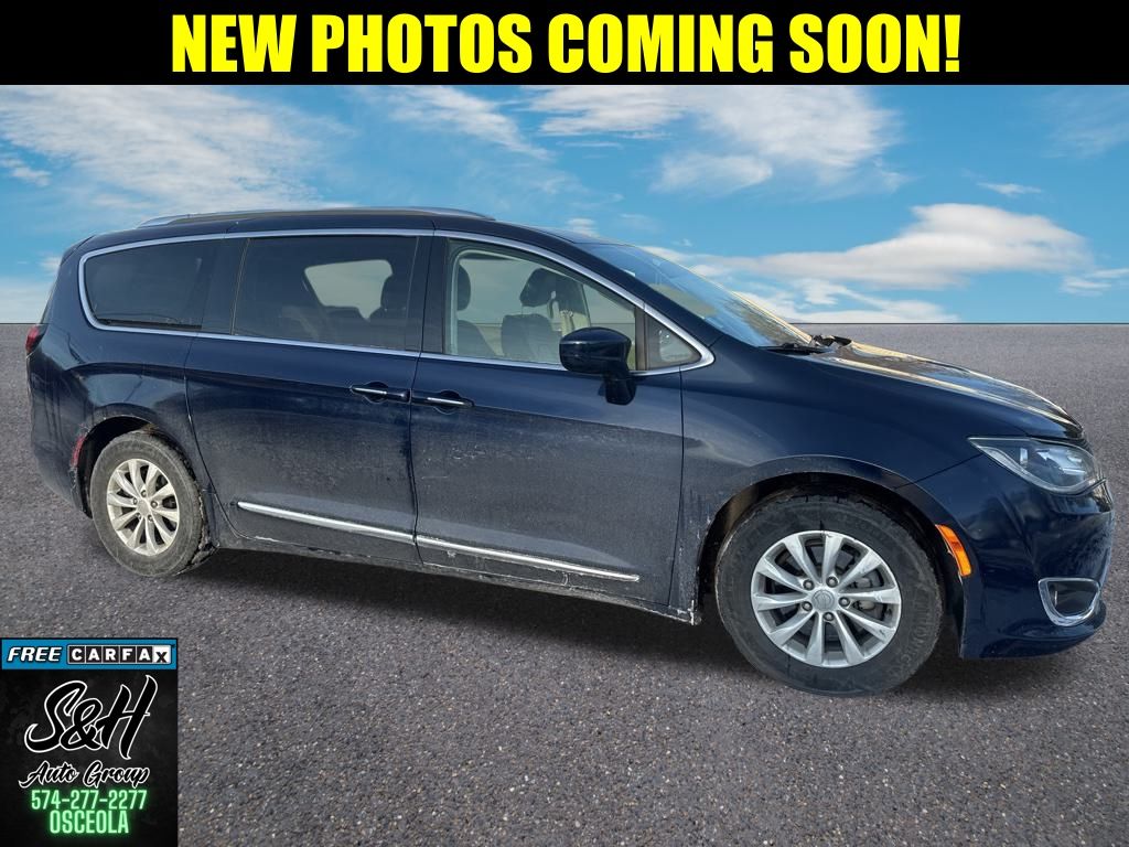 2018 Chrysler Pacifica Touring L's photo