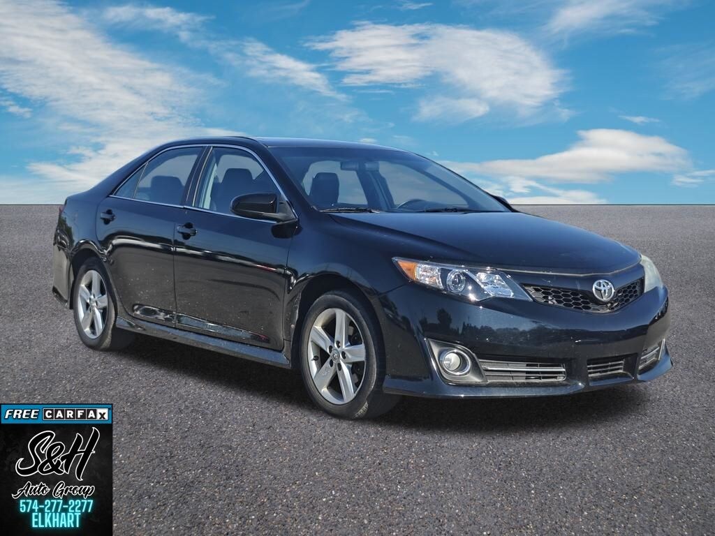 Used 2014 Toyota Camry SE Sedan