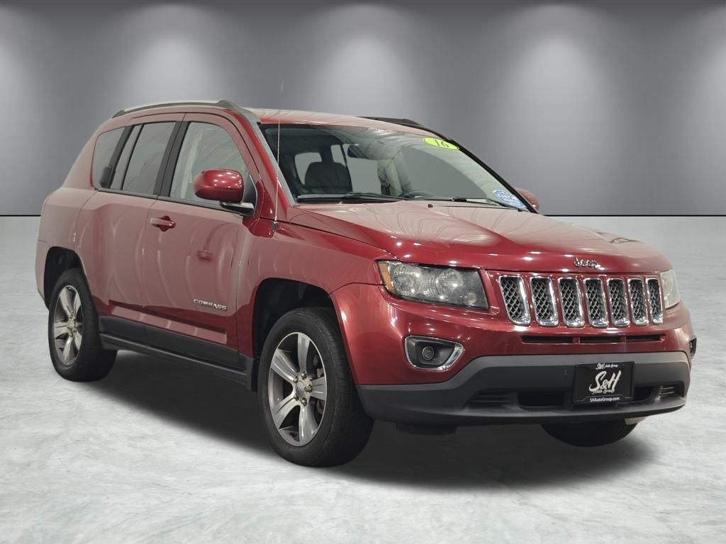 2016 Jeep Compass Latitude photo 2
