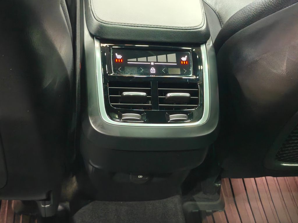 2024 Volvo XC90 Plus photo 4