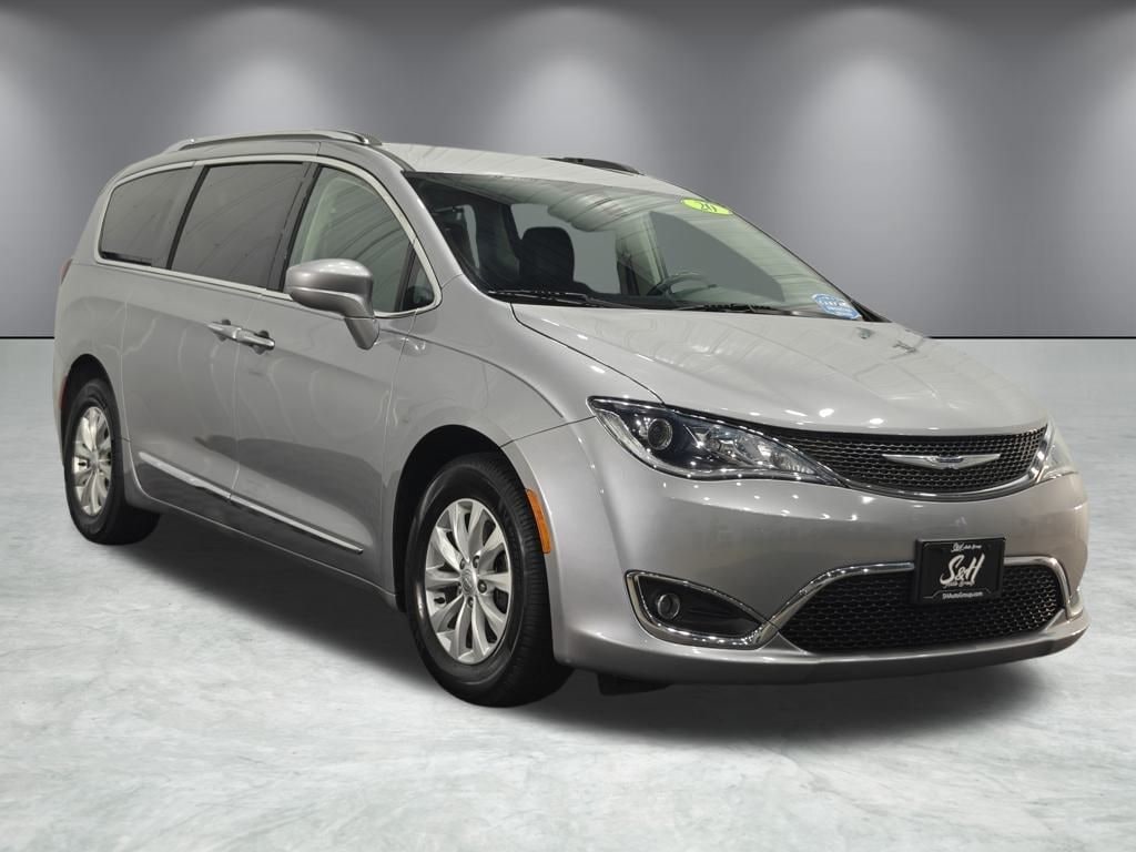 Used 2020 Chrysler Pacifica Touring L Minivan/Van