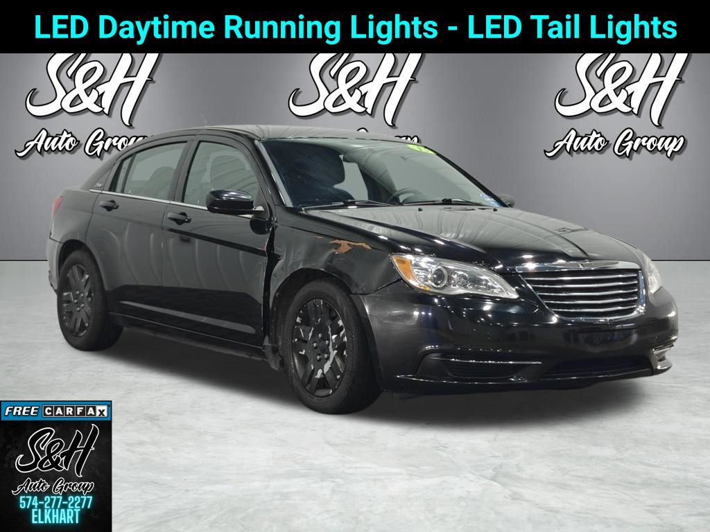 2013 Chrysler 200 LX's photo
