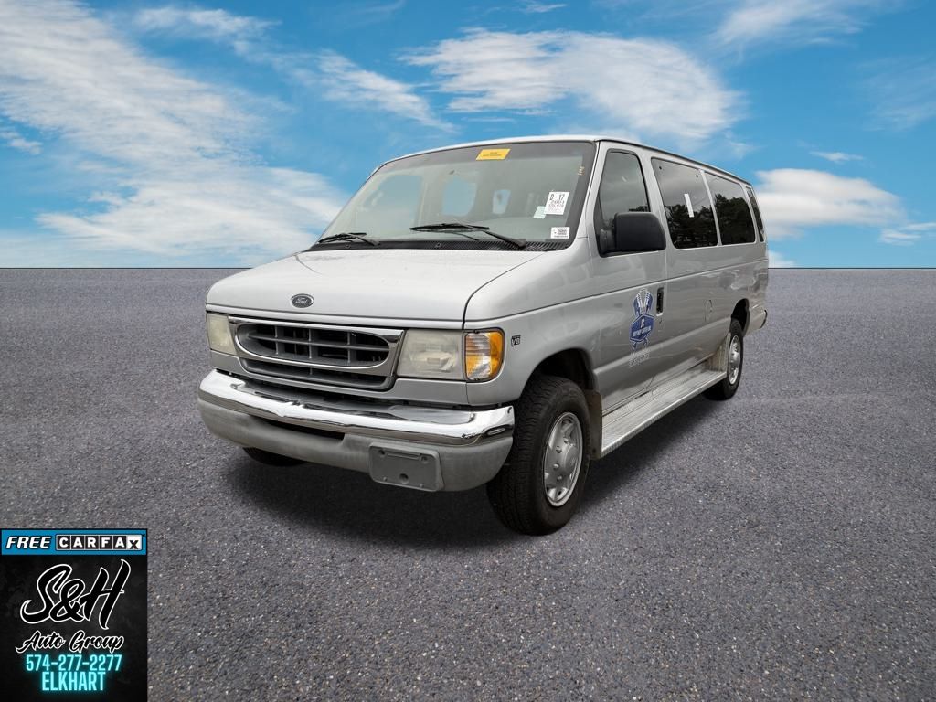 2001 Ford E-350 XLT photo 2
