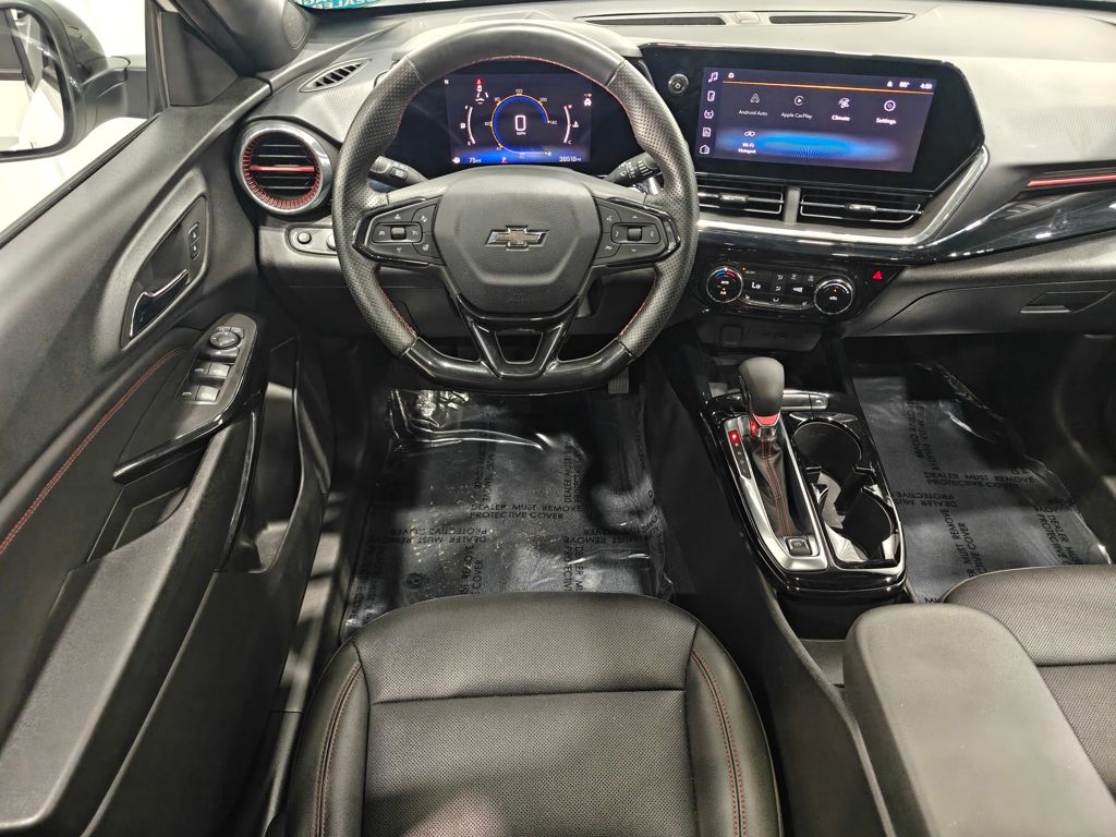 2024 Chevrolet Trax photo 2