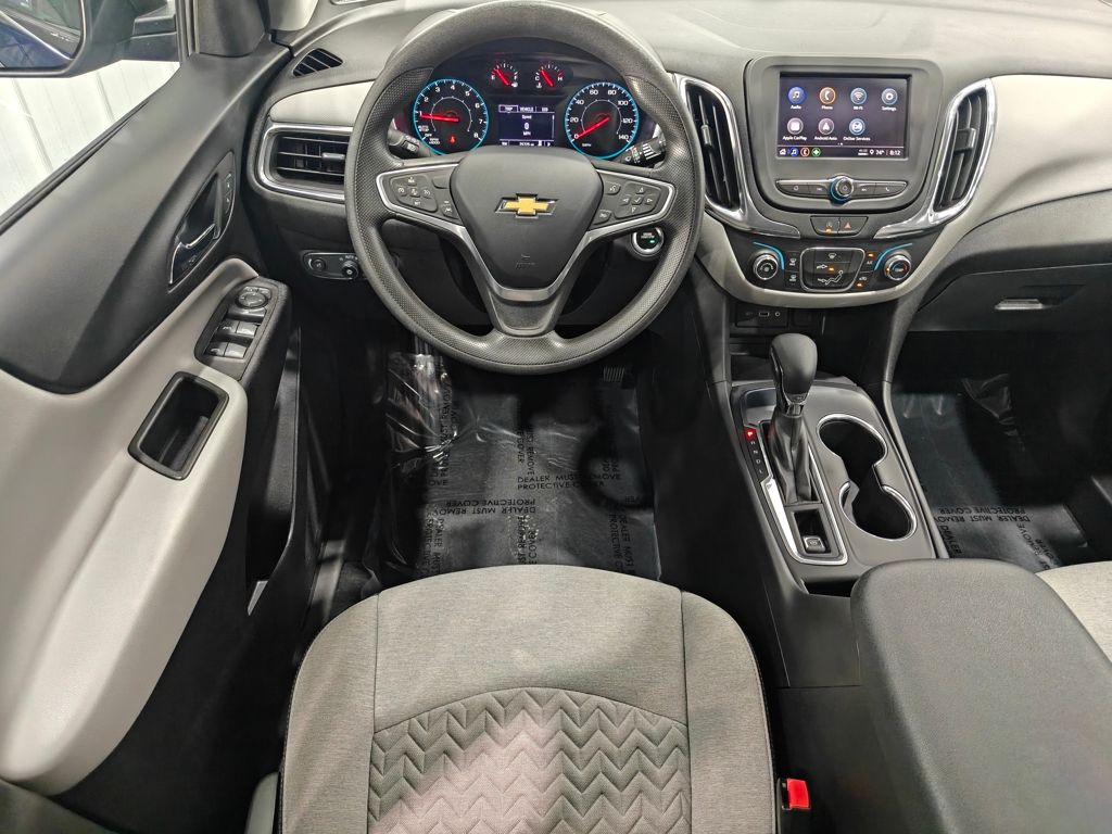 2022 Chevrolet Equinox LS photo 3