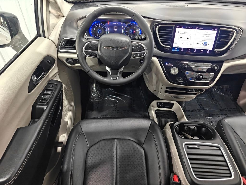 Used 2024 Chrysler Pacifica Touring L Minivan/Van