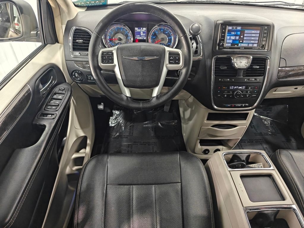 Used 2016 Chrysler Town & Country Touring-L Minivan/Van