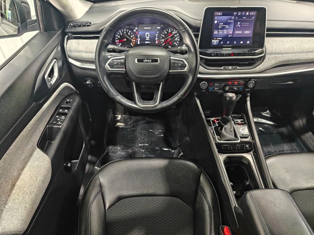 2022 Jeep Compass Latitude photo 2