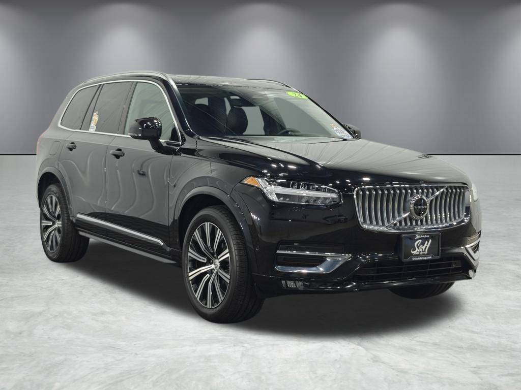2024 Volvo XC90 Plus photo 2
