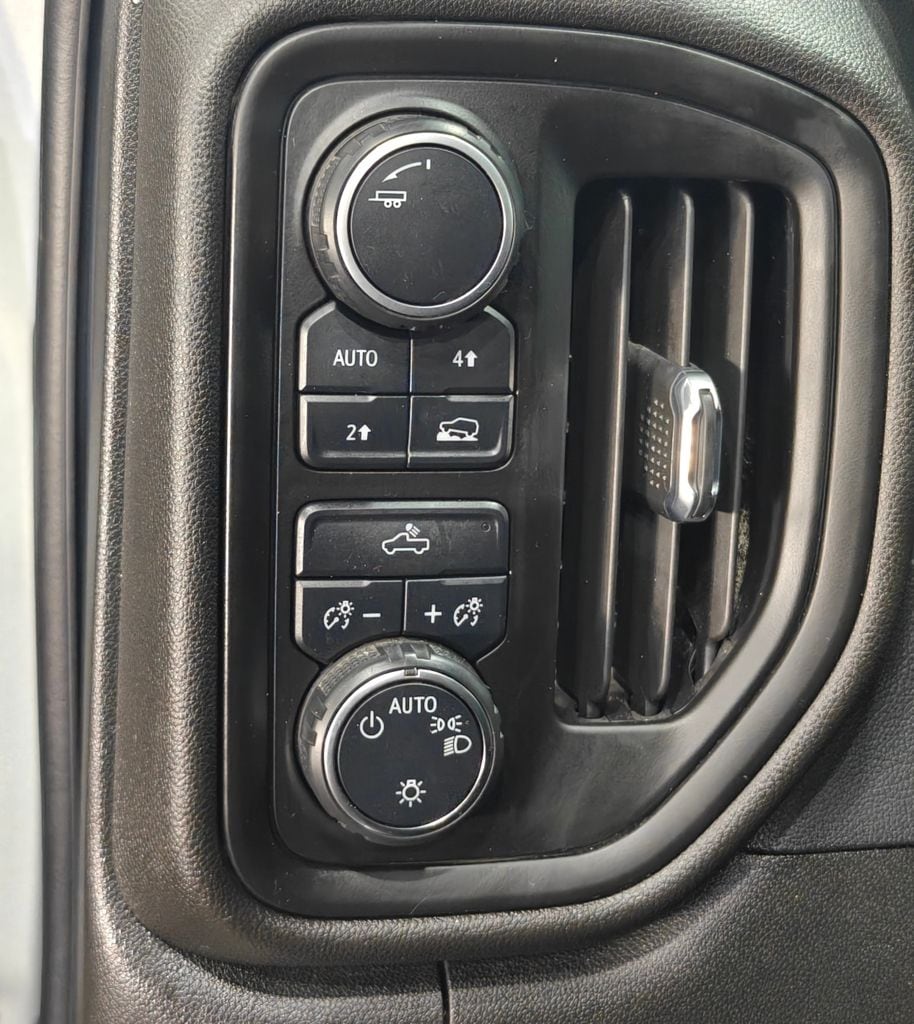 2022 Chevrolet Silverado 1500 Limited Custom - Photo 10