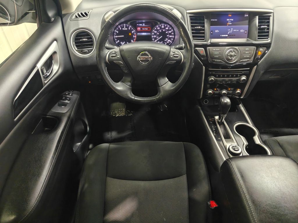 2019 Nissan Pathfinder SV photo 3