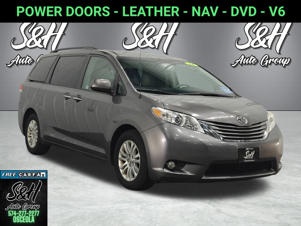 2014 Toyota Sienna XLE's photo