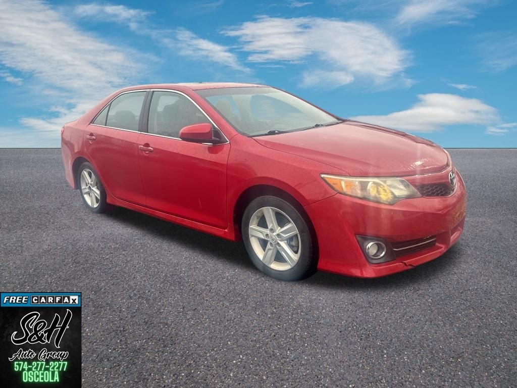 Used 2014 Toyota Camry SE Sedan