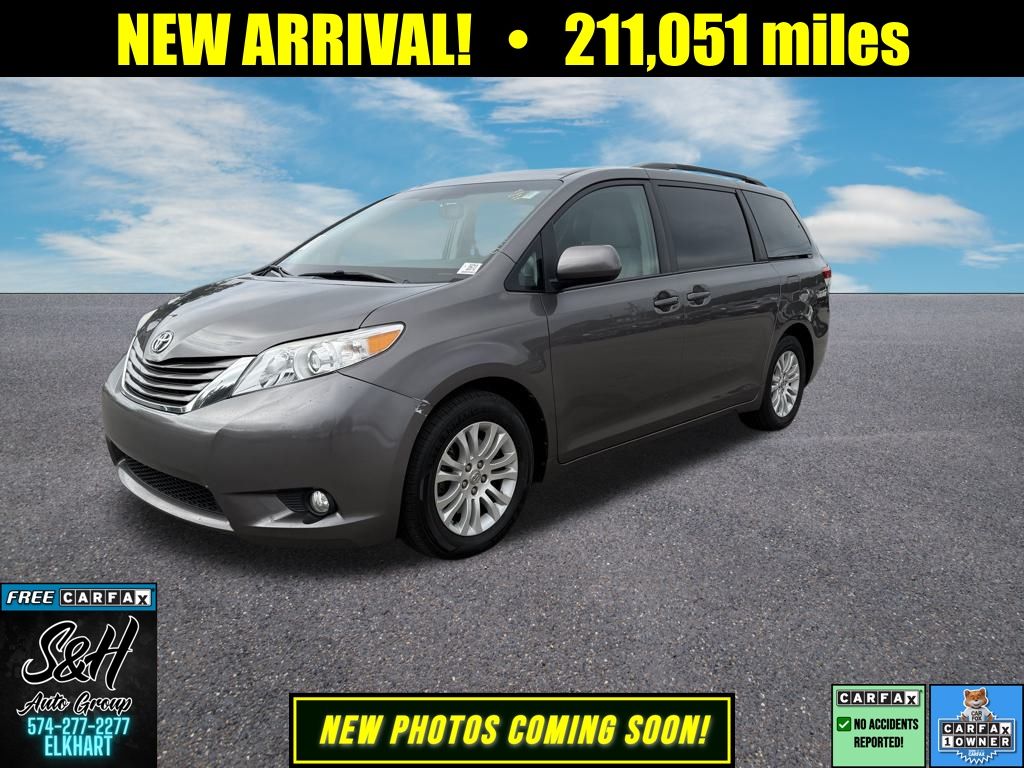 2013 Toyota Sienna XLE photo 2