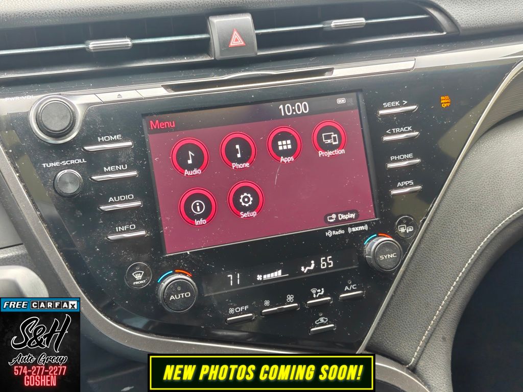 2018 Toyota Camry SE photo 3