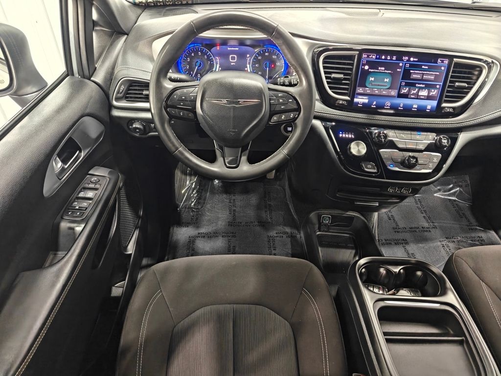 Used 2023 Chrysler Pacifica Touring Minivan/Van