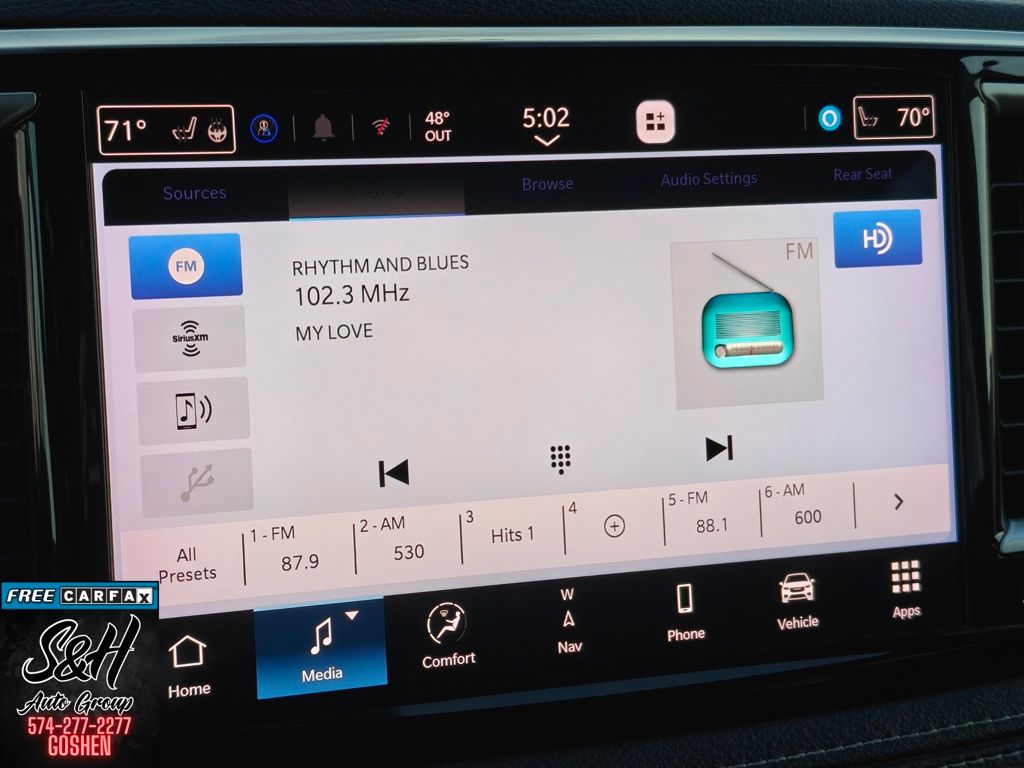 2022 Chrysler Pacifica Touring L photo 3