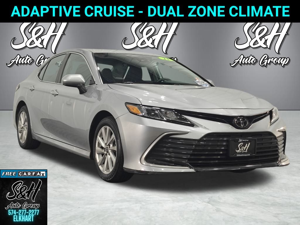 2023 Toyota Camry LE's photo