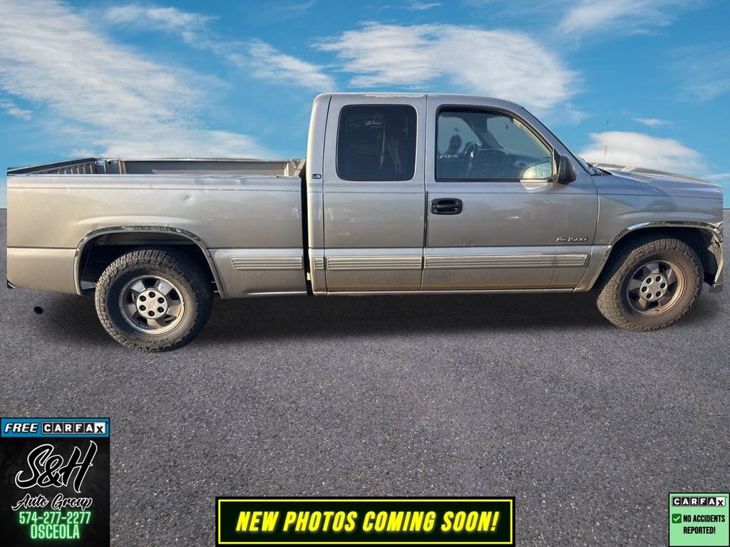 2000 Chevrolet Silverado 1500 LS photo 3