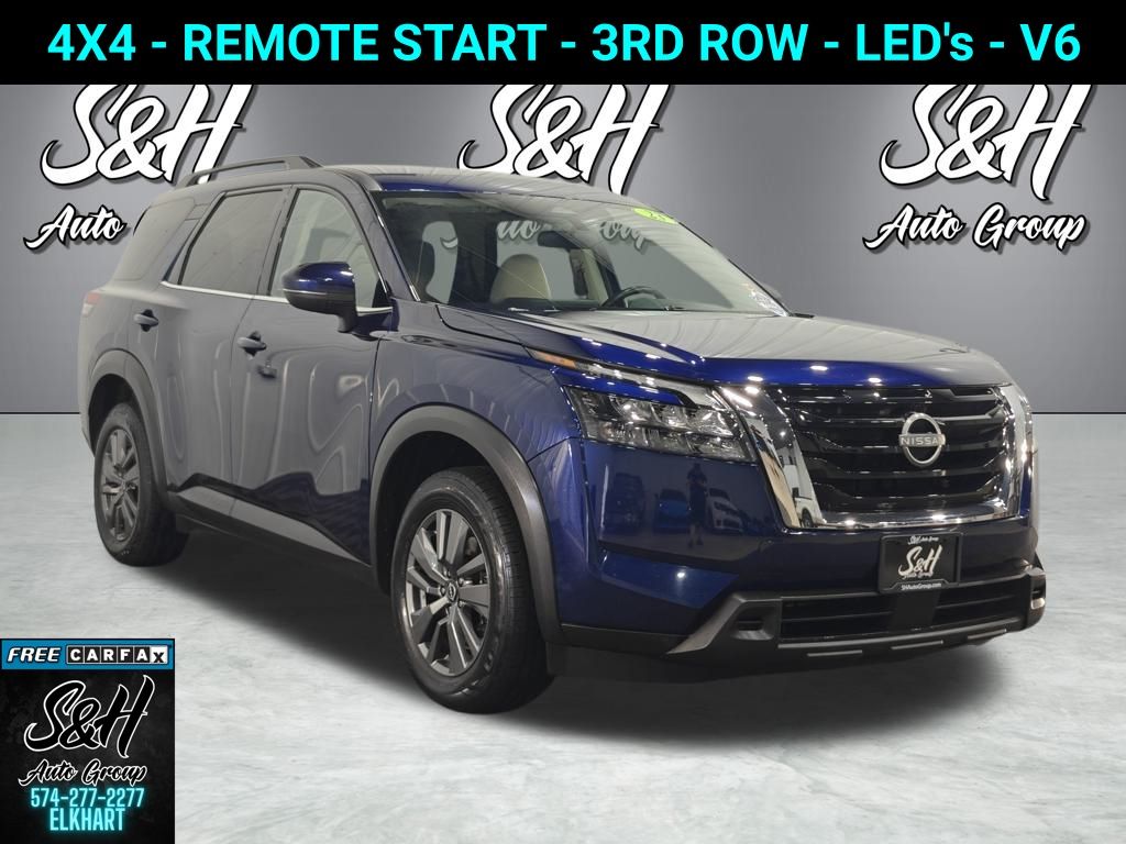 2023 Nissan Pathfinder SV's photo