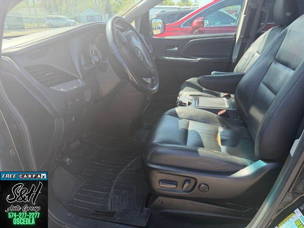 Used 2017 Toyota Sienna SE Premium Minivan/Van