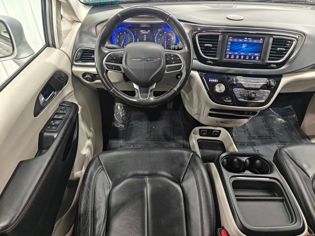 Used 2020 Chrysler Pacifica Touring L Minivan/Van