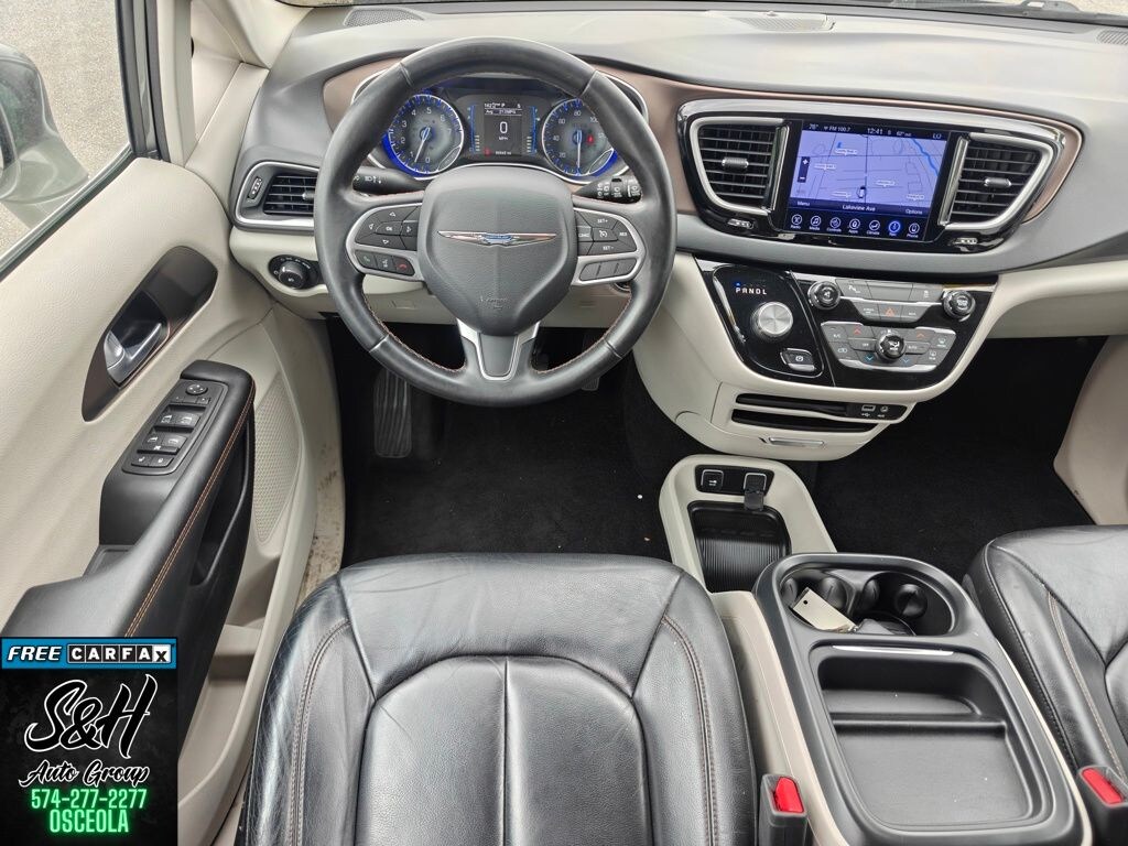 Used 2017 Chrysler Pacifica Touring L Minivan/Van
