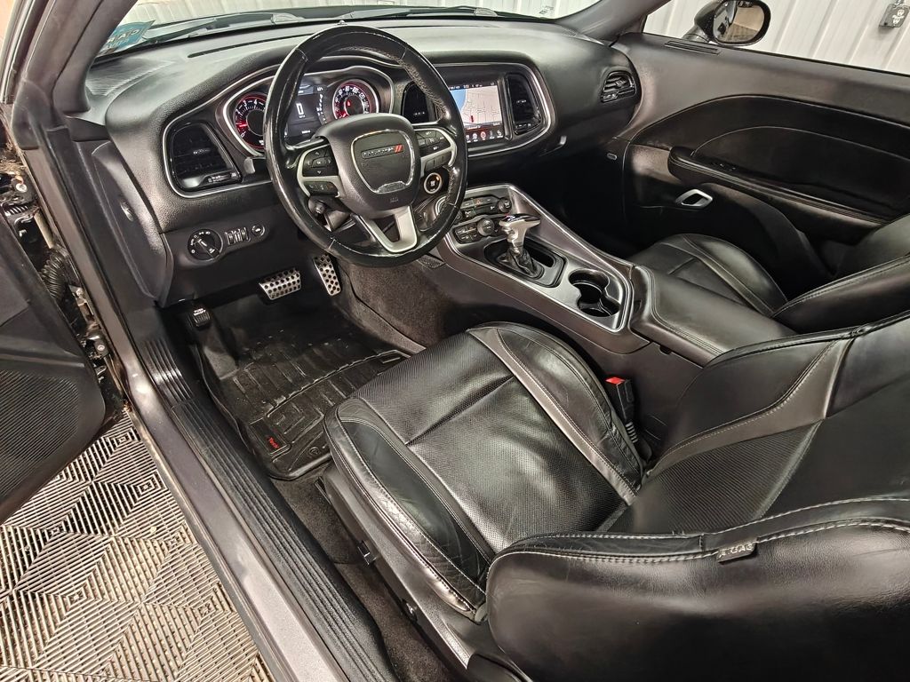 2015 Dodge Challenger SXT Plus photo 4