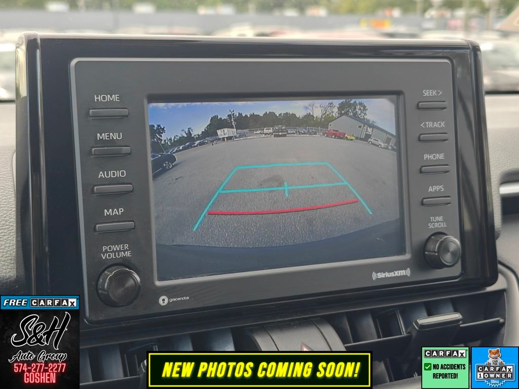 2022 Toyota RAV4 LE photo 3