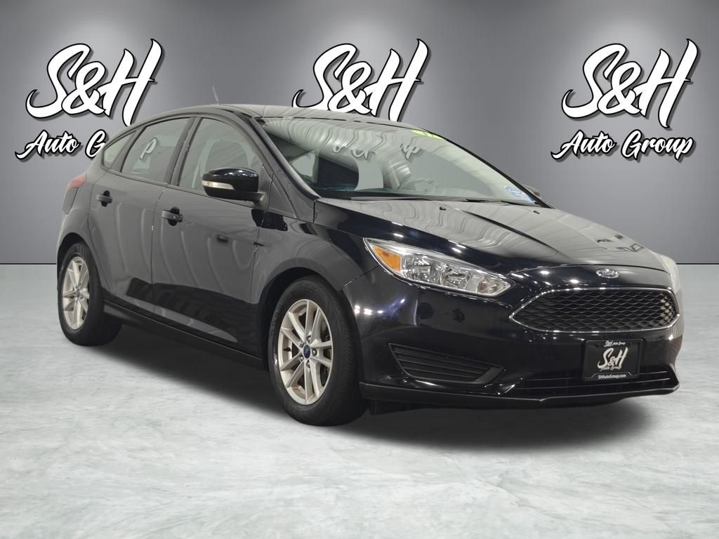 2017 Ford Focus SE photo 2
