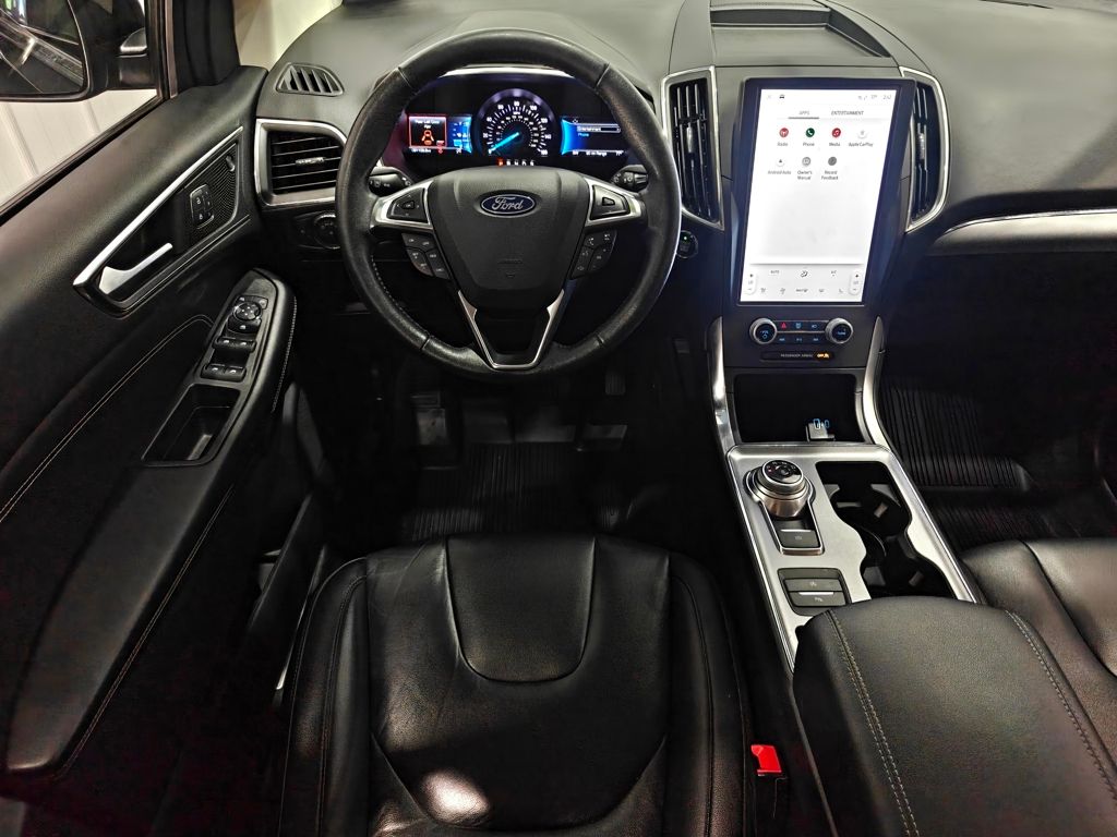 2021 Ford Edge Titanium photo 3