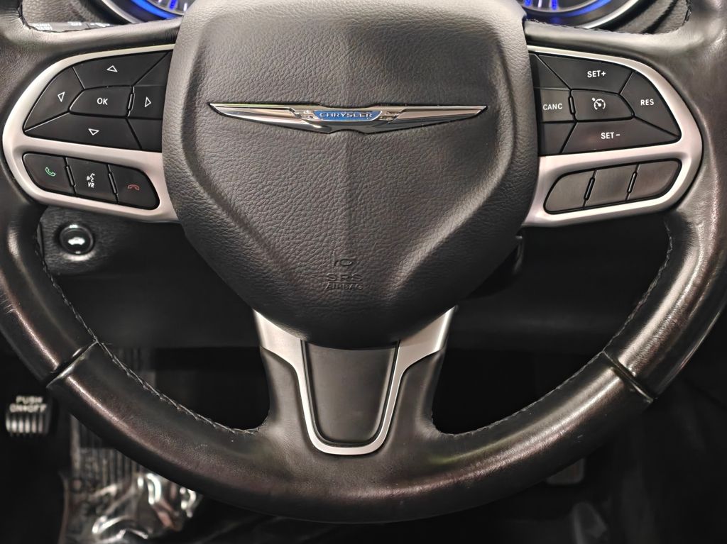 2018 Chrysler 300 Touring photo 4
