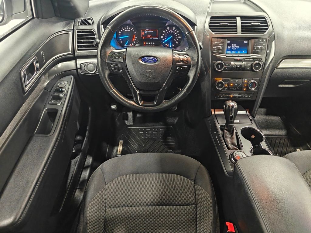 2019 Ford Explorer XLT photo 3