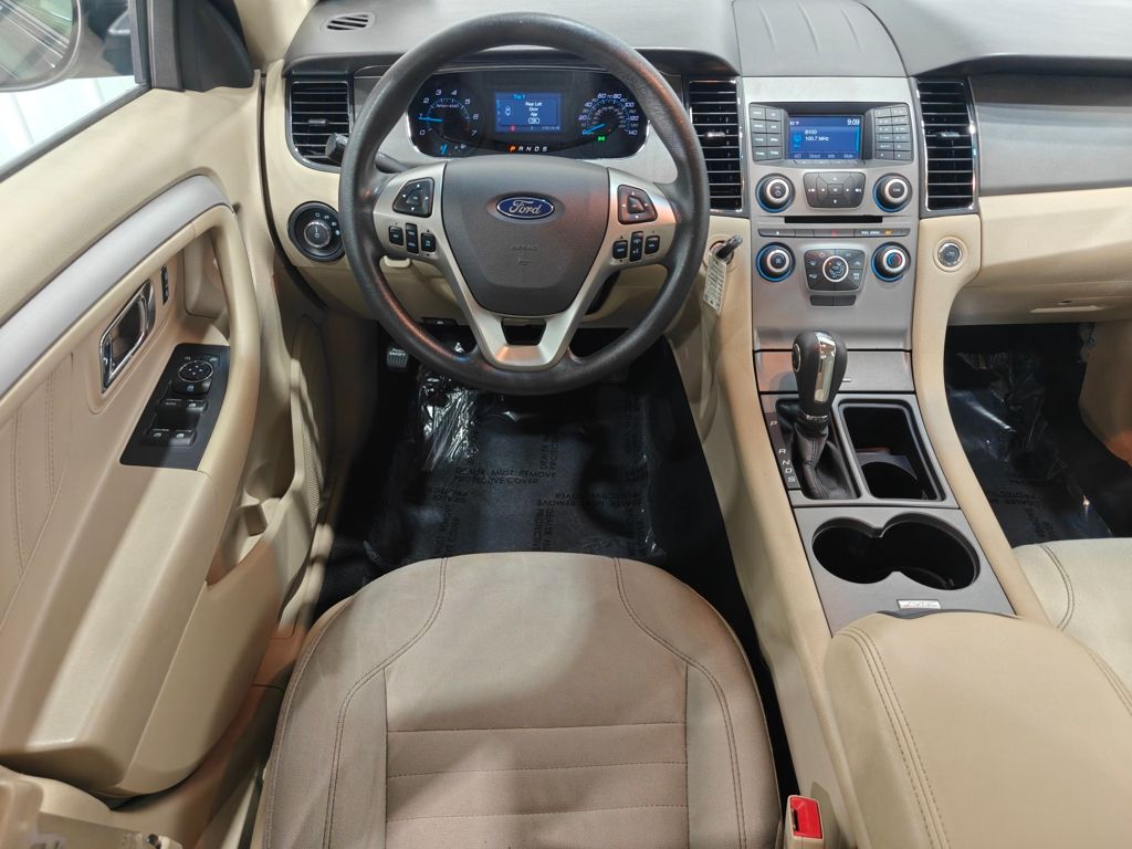 2019 Ford Taurus SE photo 3