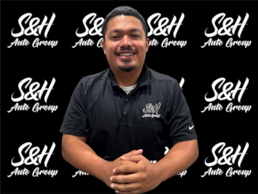 Staff member Chino Roque from ID_2c9171