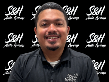 Staff member Chino Roque from ID_2c9171