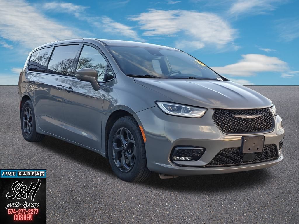 2022 Chrysler Pacifica Touring L photo 2