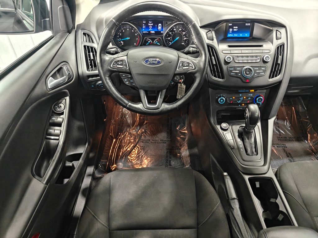 2017 Ford Focus SE photo 3