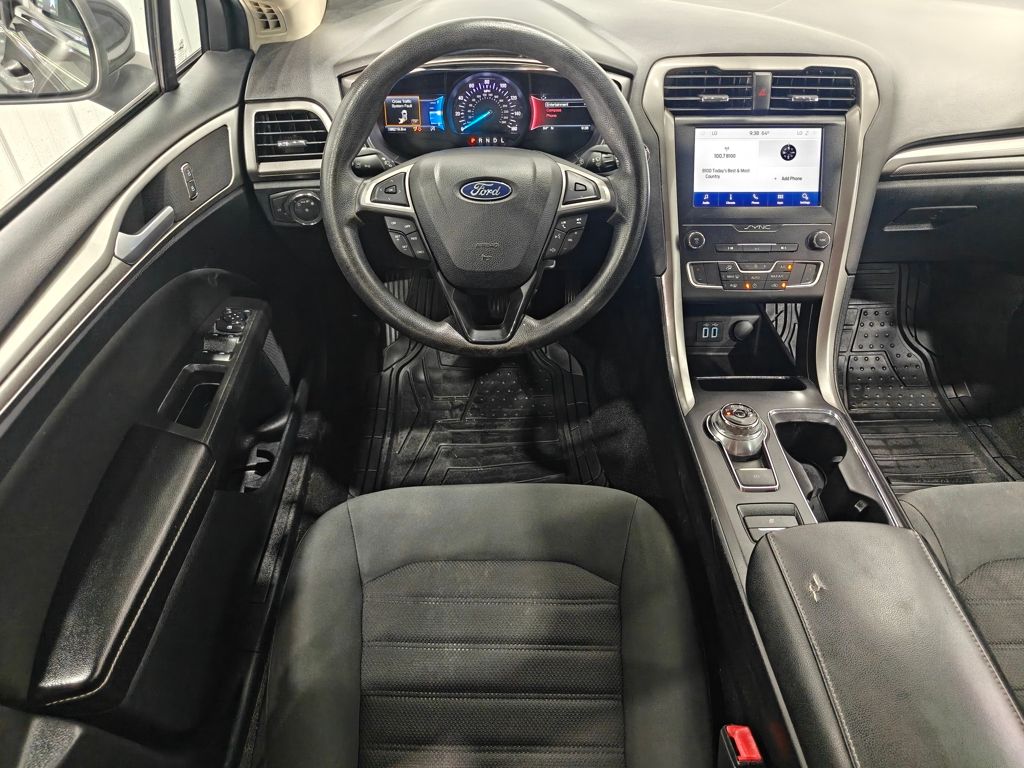 2020 Ford Fusion SE photo 3