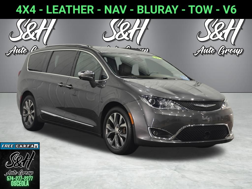 2017 Chrysler Pacifica Limited's photo