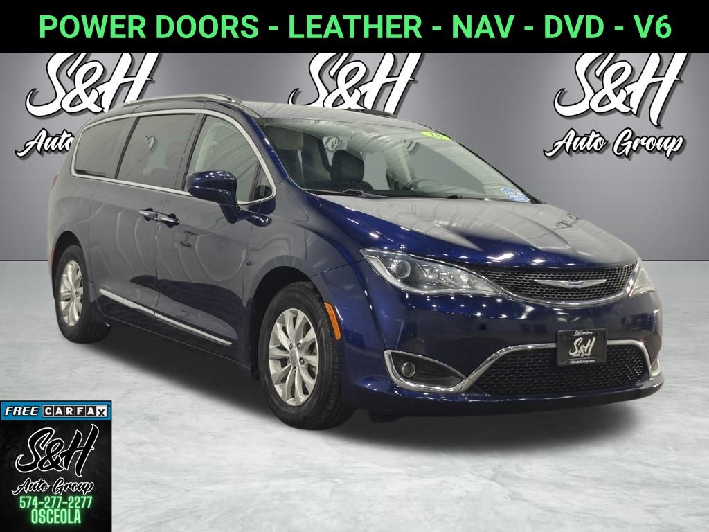 2018 Chrysler Pacifica Touring L's photo